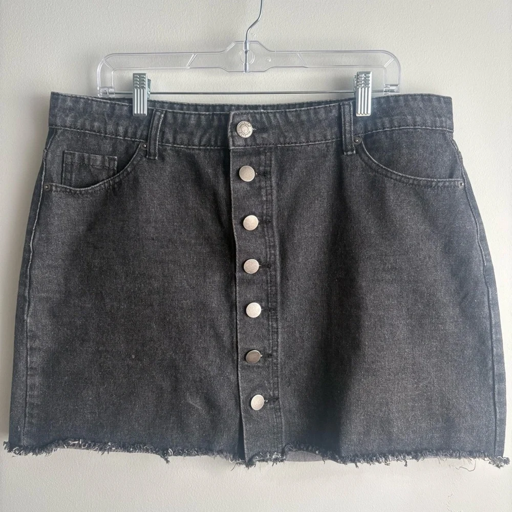 Mud Pie Black Denim Button‎ Front Mini Skirt Raw Hem Size Large